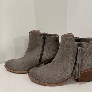 Hinge, Women's beige Ankle Boots